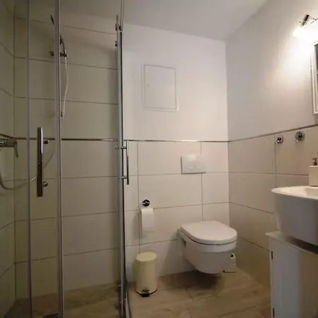 Schoene 2 Schlafzimmer Mit Terrasse בית הארחה